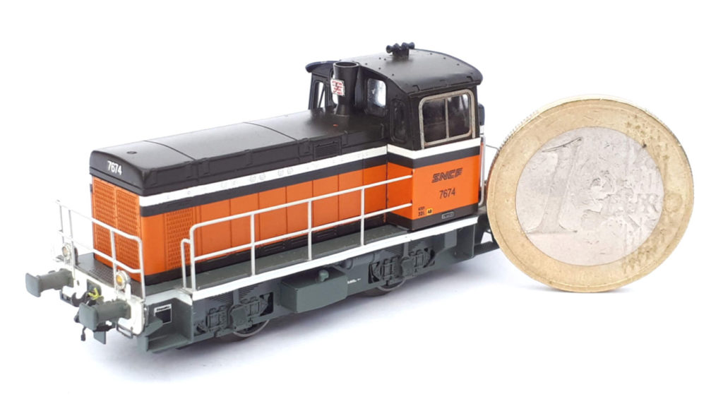 HFR-046 Y7400 capôt polyester