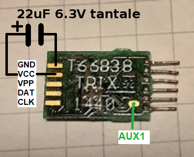 Réservoir de courant sur décodeur DCC (stay/keep alive) - Page 8 TRIX_66838_DHL160_SolderPads